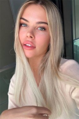 Escort lady Paris Anna, elite blonde GFE model Escort lady Paris Anna, elite blonde GFE model